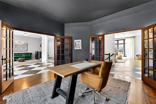 $1,095,000 | 10125 West 149th Terrace, Overland Park, KS 66221