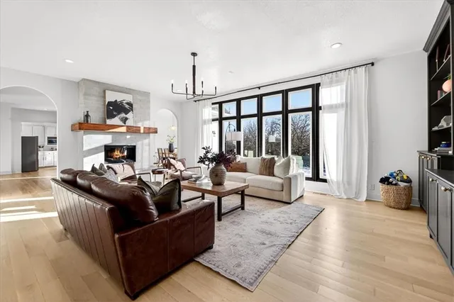 $1,095,000 | 10125 West 149th Terrace, Overland Park, KS 66221