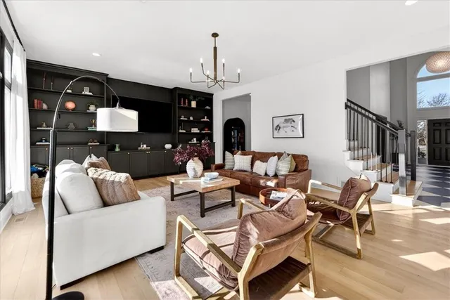 $1,095,000 | 10125 West 149th Terrace, Overland Park, KS 66221