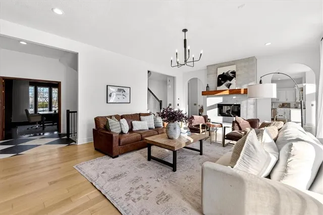 $1,095,000 | 10125 West 149th Terrace, Overland Park, KS 66221