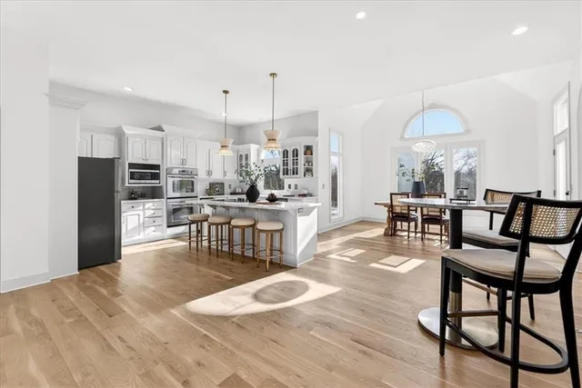 $1,095,000 | 10125 West 149th Terrace, Overland Park, KS 66221