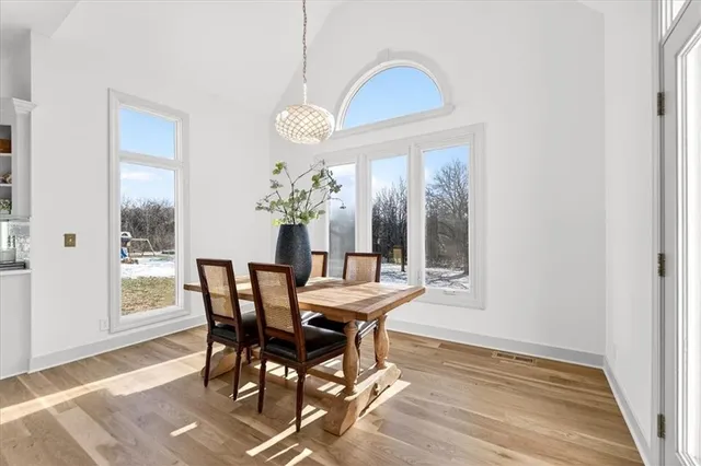 $1,095,000 | 10125 West 149th Terrace, Overland Park, KS 66221