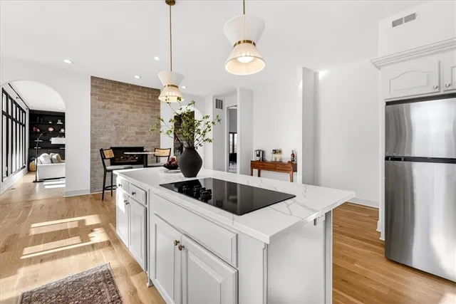 $1,095,000 | 10125 West 149th Terrace, Overland Park, KS 66221