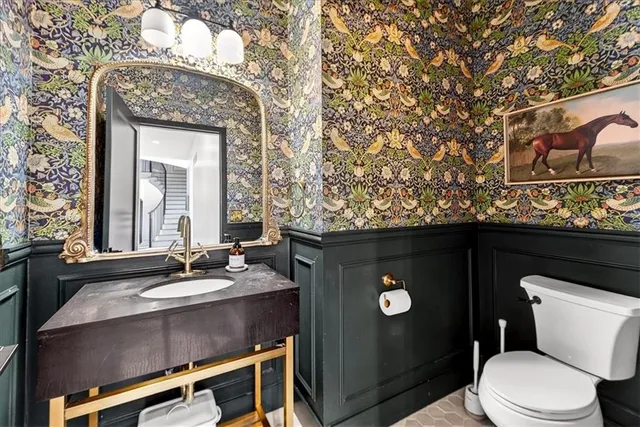 $1,095,000 | 10125 West 149th Terrace, Overland Park, KS 66221