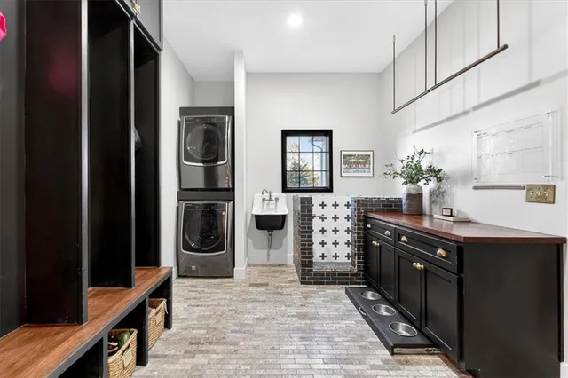 $1,095,000 | 10125 West 149th Terrace, Overland Park, KS 66221