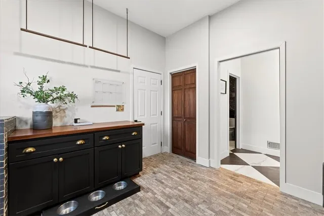 $1,095,000 | 10125 West 149th Terrace, Overland Park, KS 66221