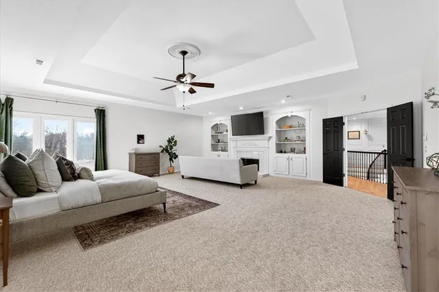 $1,095,000 | 10125 West 149th Terrace, Overland Park, KS 66221