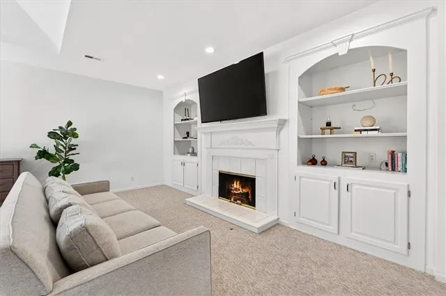 $1,095,000 | 10125 West 149th Terrace, Overland Park, KS 66221