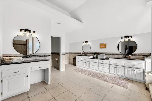 $1,095,000 | 10125 West 149th Terrace, Overland Park, KS 66221