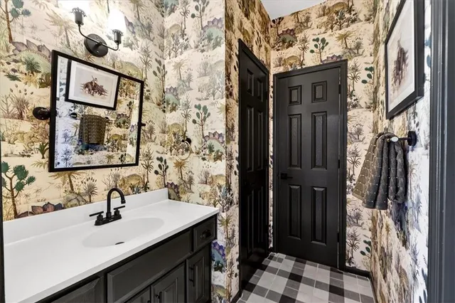 $1,095,000 | 10125 West 149th Terrace, Overland Park, KS 66221