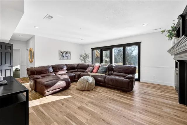 $1,095,000 | 10125 West 149th Terrace, Overland Park, KS 66221