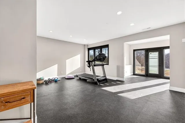 $1,095,000 | 10125 West 149th Terrace, Overland Park, KS 66221