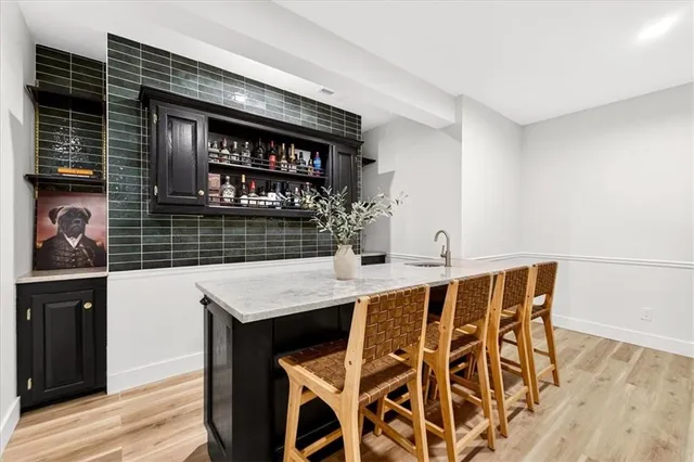 $1,095,000 | 10125 West 149th Terrace, Overland Park, KS 66221