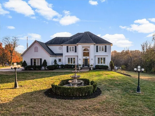 $1,095,000 | 10125 West 149th Terrace, Overland Park, KS 66221