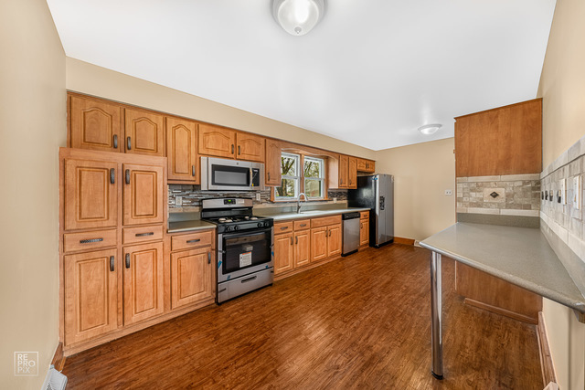 25915 South Tehle Road Elwood, IL 60421 - Photo 5 of 15 a kitchen with stainless steel appliances granite countertop a stove a sink and a refrigerator