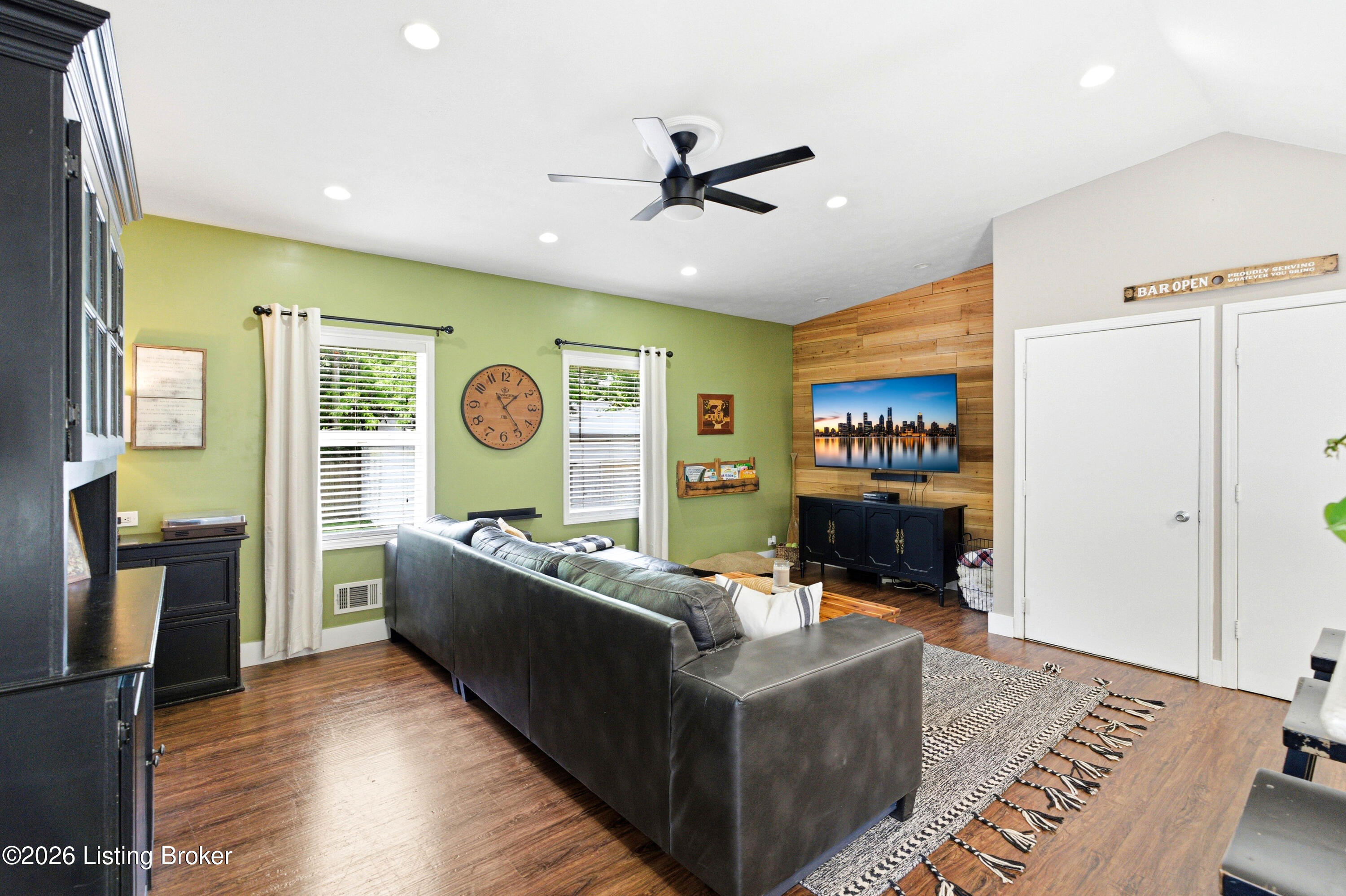 3112 Plover Road Louisville, KY 40213 - Photo 5 of 31 Family Rm