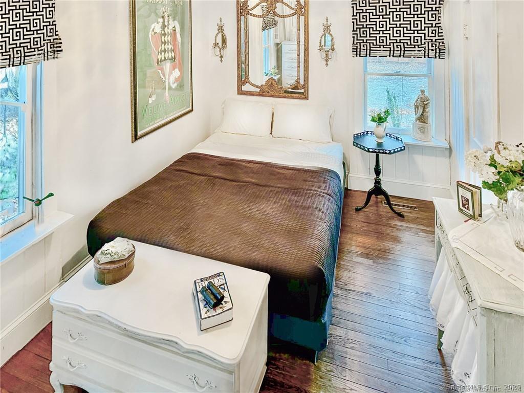 47 Johnson Road Kent, CT 06757 - Photo 22 of 40 a living room with furniture and a potted plant