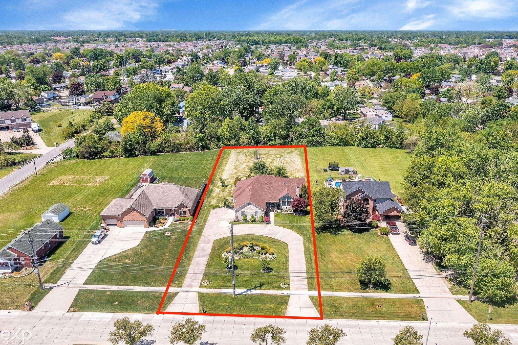 23890 Hall Road Woodhaven, MI 48183 - Photo 4 of 39