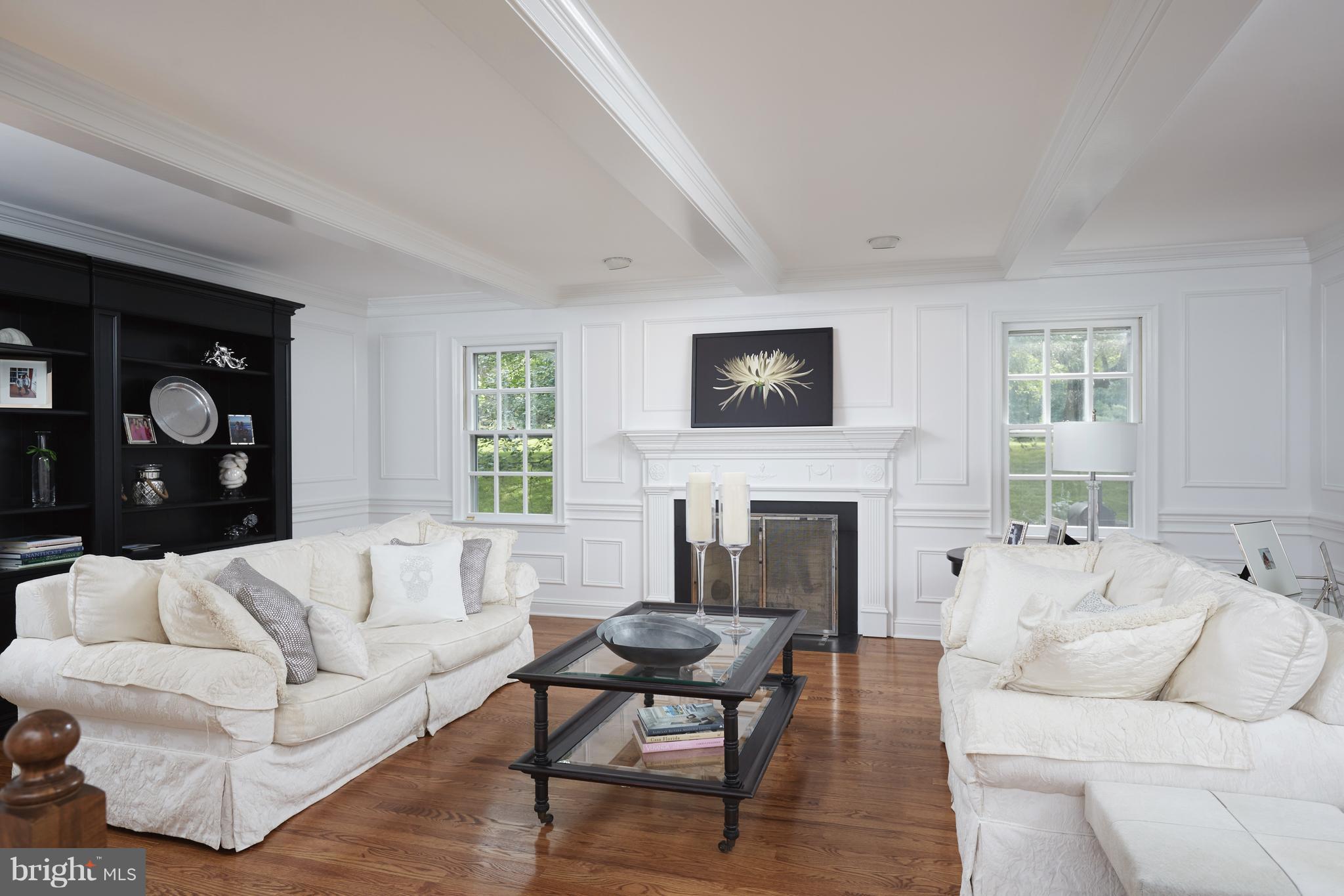 12821 Three Sisters Road Potomac, MD 20854 - Photo 5 of 30 Living Room