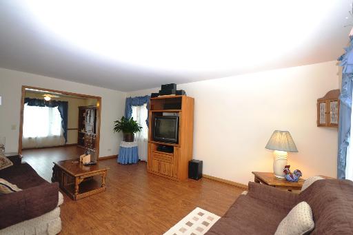 1860 Lisson Road Naperville, IL 60565 - Photo 7 of 16 a living room with furniture and a lamp