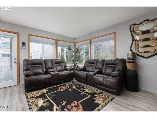 $475,000 | 3461 Northwest Lee Avenue, Lincoln City, OR 97367