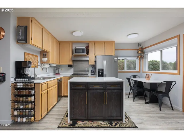 $475,000 | 3461 Northwest Lee Avenue, Lincoln City, OR 97367