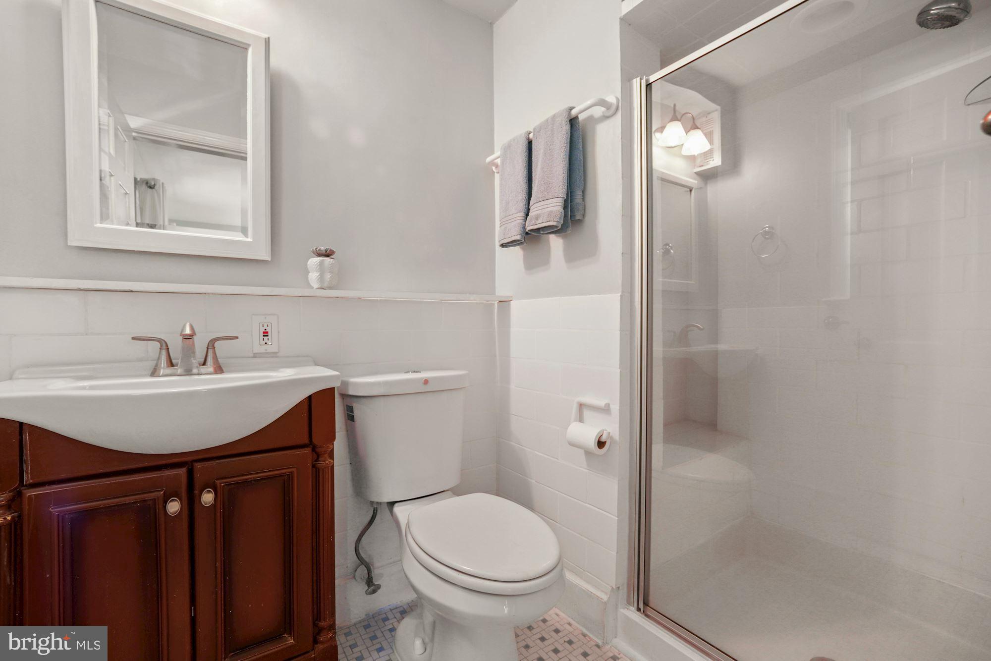 6201 Wedgewood Road Bethesda, MD 20817 - Photo 23 of 31 Primary Bathroom