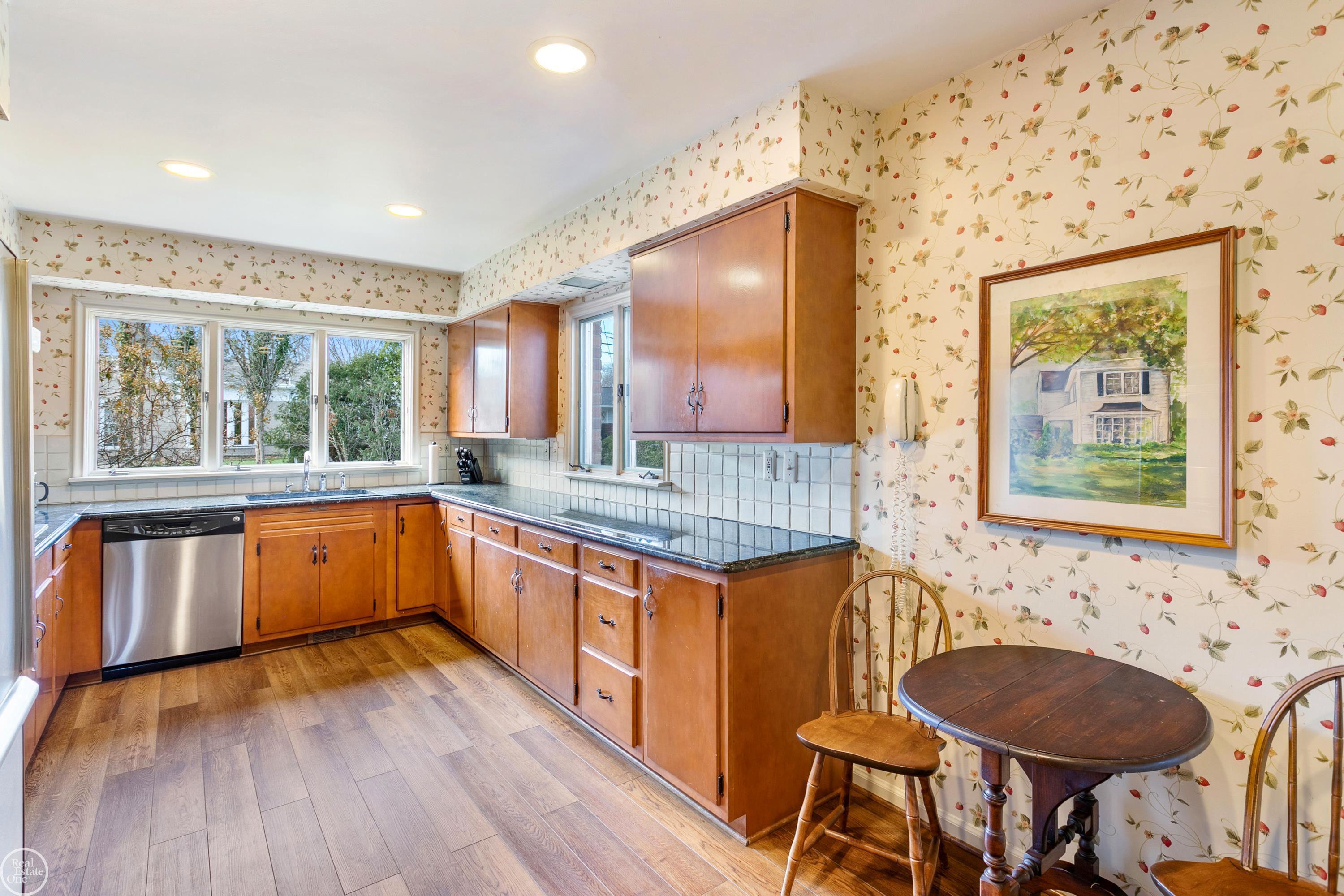 755 Lake Shore Road Grosse Pointe, MI 48236 - Photo 17 of 66 50097157-16.JPG