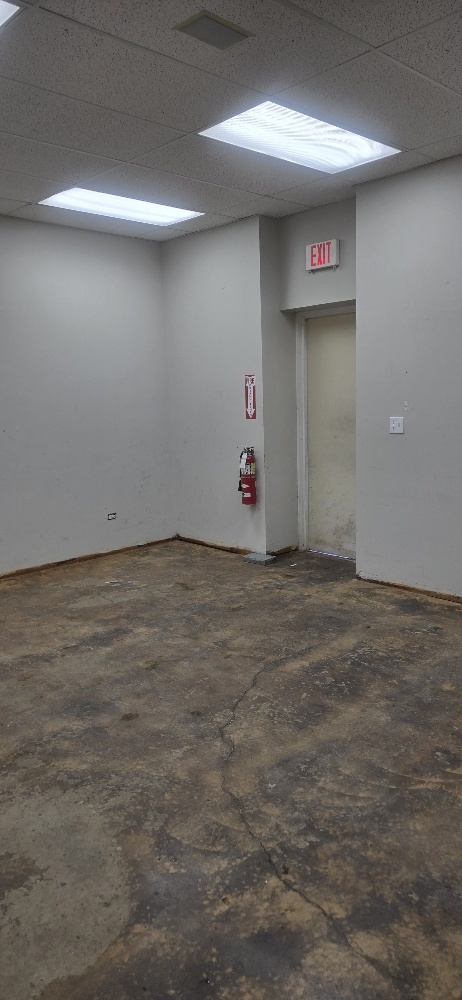 4410 Highway 176, Unit 9 Crystal Lake, IL 60012 - Photo 8 of 13 an empty room with a bench