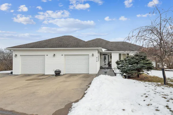 $550,000 | 214 Eagle Drive, McGregor, IA 52157