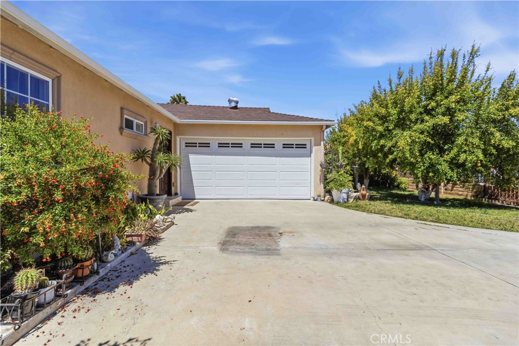 19406 Enadia Way Reseda, CA 91335 - Photo 4 of 34