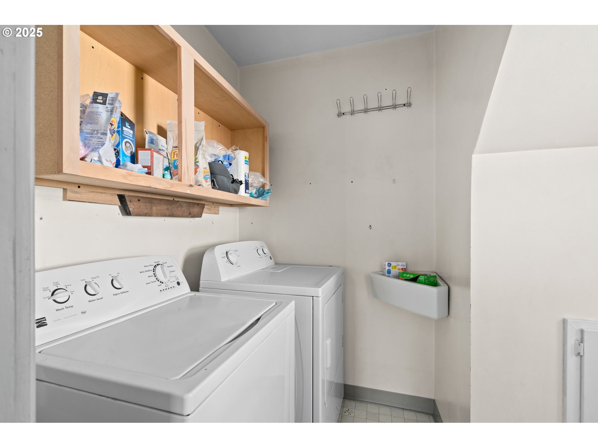 410 East D Street Rainier, OR 97048 - Photo 15 of 18 a utility room with dryer and washer