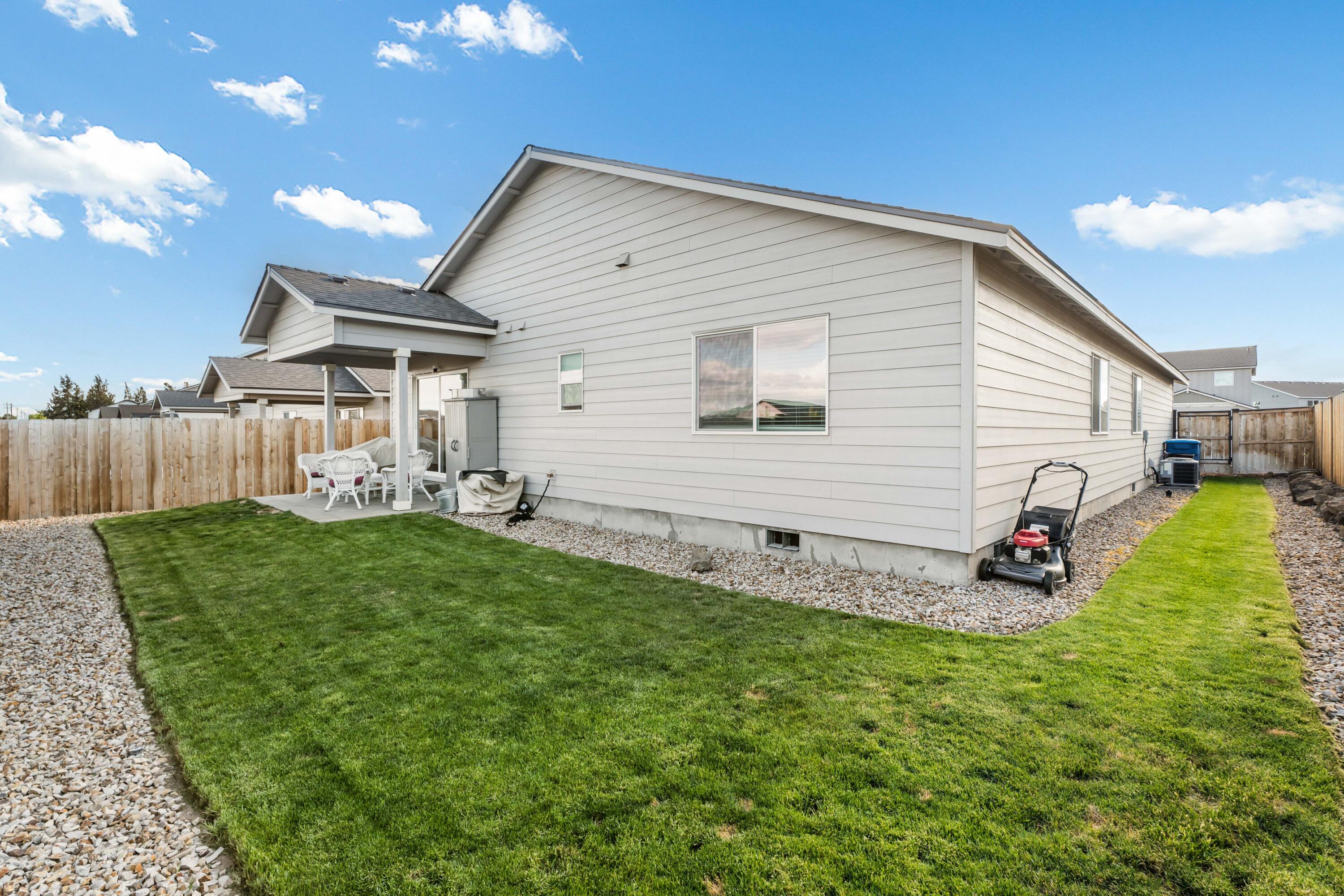 3556 Northwest 10th Street Redmond, OR 97756 - Photo 21 of 23 26-Exterior