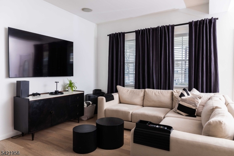 126 Ridge Avenue Bloomfield, NJ 07003 - Photo 9 of 46