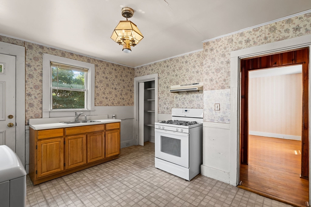 22-24 Greenview Avenue Boston, MA 02130 - Photo 7 of 41