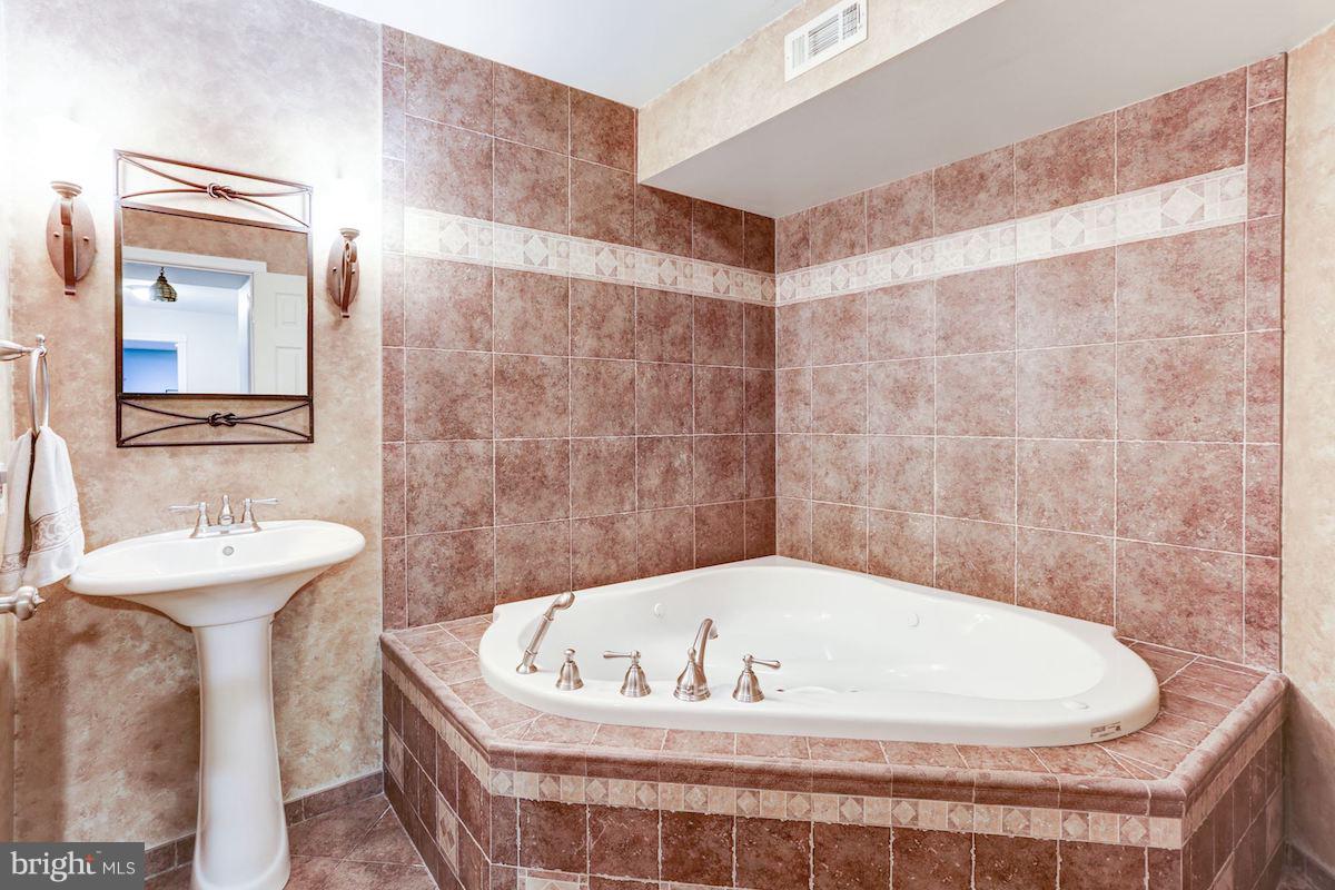 411 Kyle Road Crownsville, MD 21032 - Photo 31 of 78 Bathroom 3