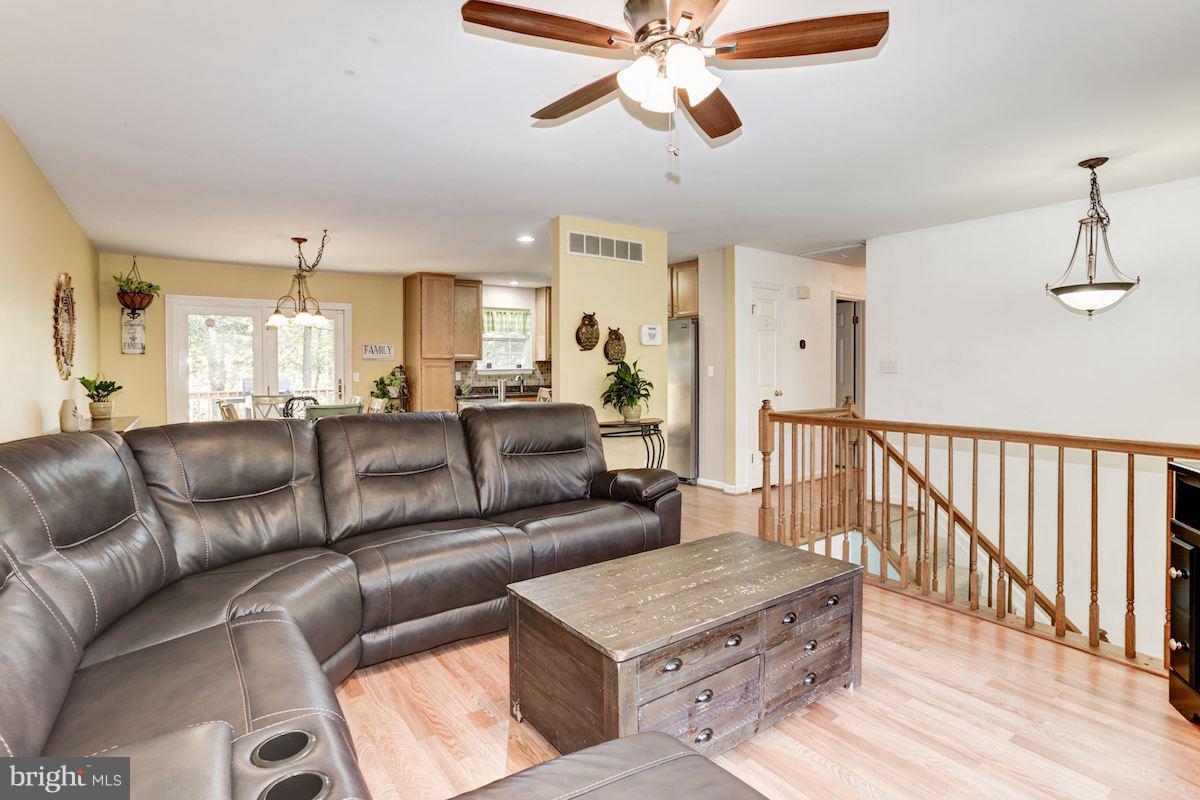 411 Kyle Road Crownsville, MD 21032 - Photo 8 of 78 Living Room