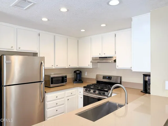 $399,900 | 2016 Blackberry Circle, Oxnard, CA 93036