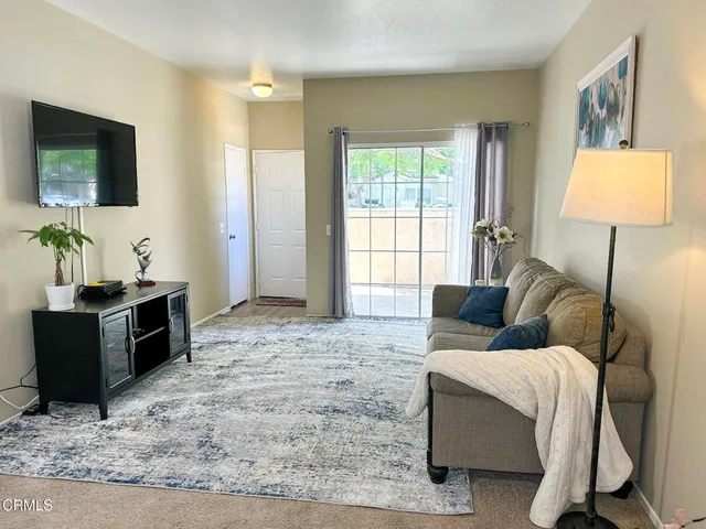 $399,900 | 2016 Blackberry Circle, Oxnard, CA 93036