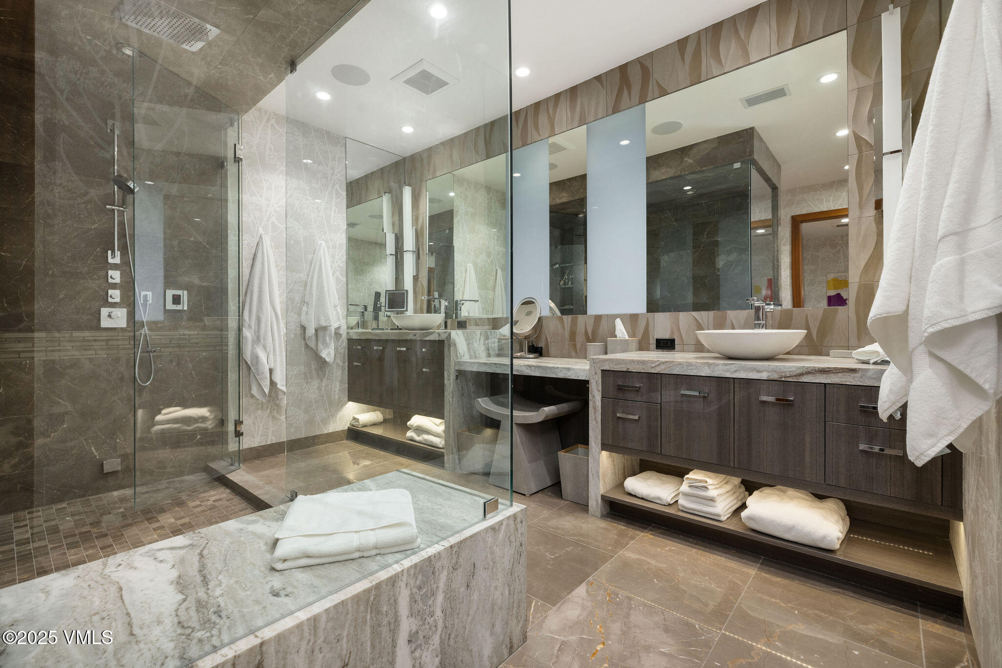 126 West Forest Road, Unit W Vail, CO 81657 - Photo 21 of 43 126_forest_rd_interior_primary_bath
