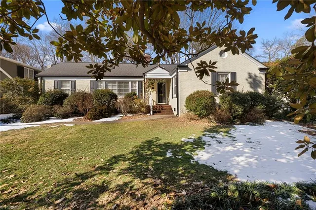 $2,600 | 221 West Avondale Drive, Greensboro, NC 27403