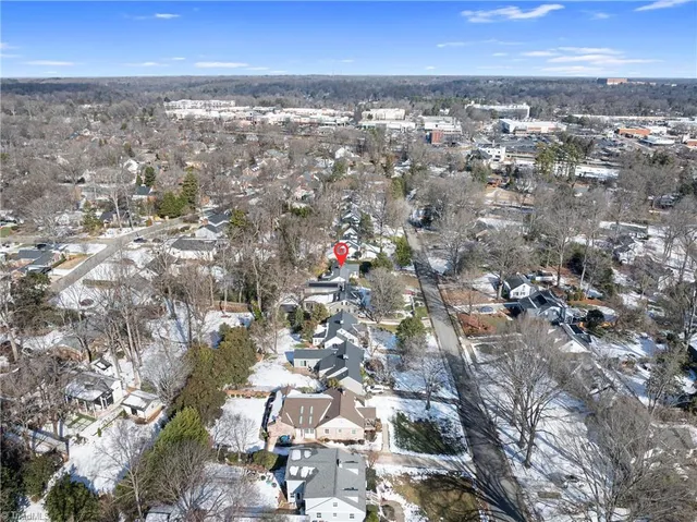 $2,600 | 221 West Avondale Drive, Greensboro, NC 27403