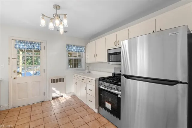 $2,600 | 221 West Avondale Drive, Greensboro, NC 27403