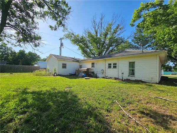 $50,000 | 102 Garrison Avenue, Westphalia, KS 66093