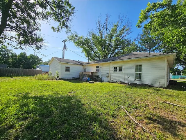 $58,000 | 102 Garrison Avenue, Westphalia, KS 66093