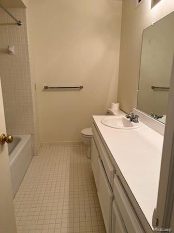 29606 Middlebelt Road, Unit 2804 Farmington Hills, MI 48334 - Photo 8 of 17