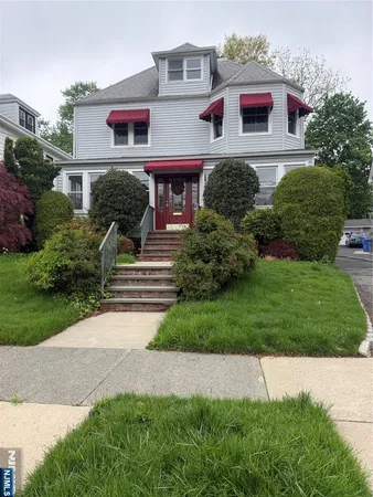 $2,200 | 168 Orient Way, Unit 1, Rutherford, NJ 07070