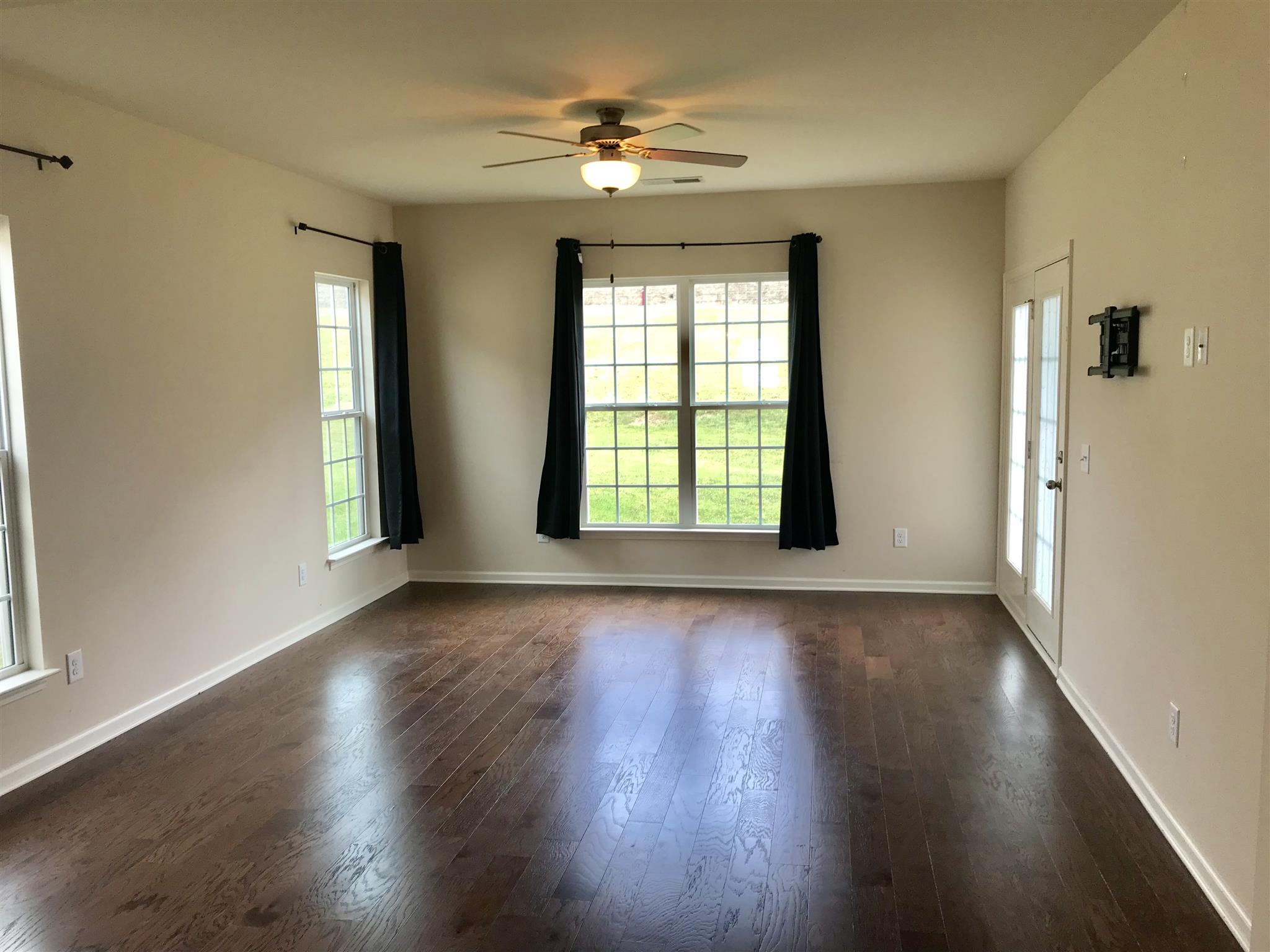 607 Prominence Road Columbia, TN 38401 - Photo 3 of 28 Living Room