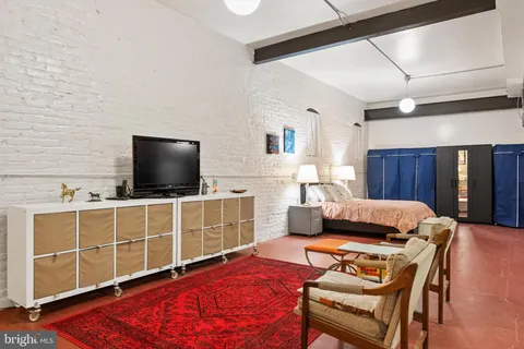 a black and white photo of a room