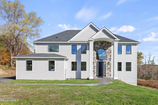 $999,000 | 8 Northbrook Lane, Pittsfield, MA 01201